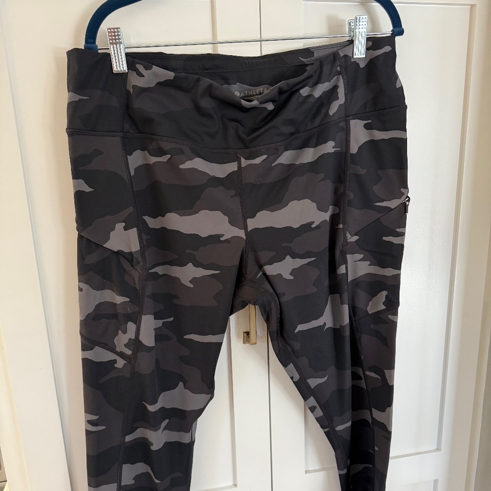ATHLETA WOMENS CAMO LEGGINGS W/POCKETS SIZE XL